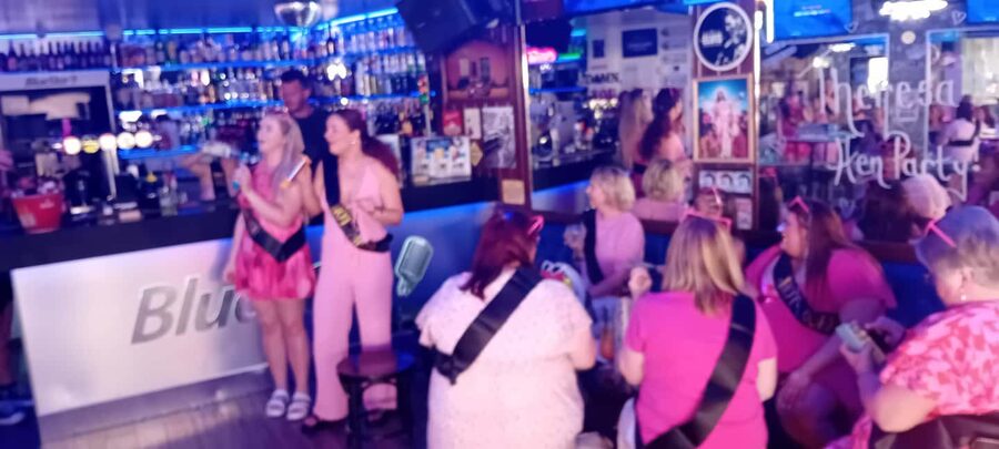 Albufeira: Cocktail Making Class and Karaoke Party with DJ - Key things you’ll notice right away