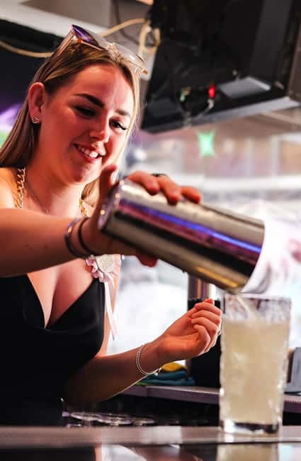 Albufeira: Cocktail Making Class and Karaoke Party with DJ - Tasting and choosing your drink style