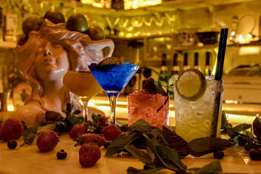 Barcelona: Cocktail Making Class with Tapas - Key highlights you’ll feel fast