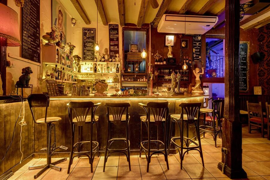 Barcelona: Cocktail Making Class with Tapas - Why this Barcelona cocktail class is worth your time in the Gothic Quarter