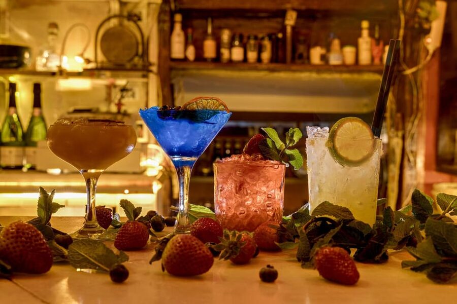 Barcelona: Cocktail Making Class with Tapas - Your 2-hour plan: 4 cocktails, tapas, and learning the logic