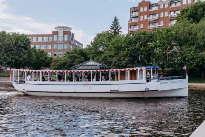 Boston: Charles River Sunset and Cocktail Cruise - From CambridgeSide to Lechmere Canal Park: Getting on the Boat Is Simple