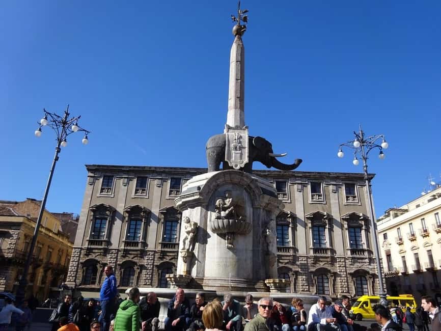 Catania Guided Bar Crawl in the Old Town - The Friday/Saturday nightclub add-on (and what happens other days)