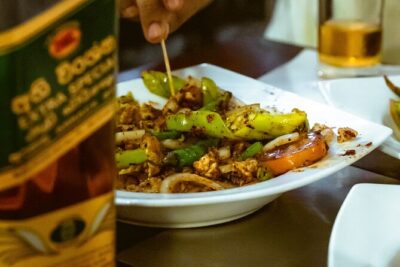 Dodgy Bar Tour in Colombo - Pettah Market stop: navigating crowds with a drink in hand