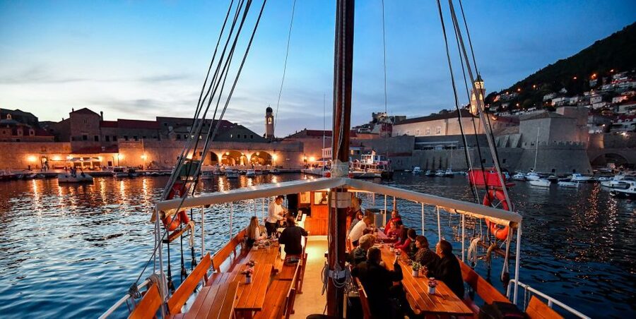 Dubrovnik: Panoramic Sunset Cocktail Cruise Around Old Town - Old Port Pickup and the 10-Minute Timing Reality