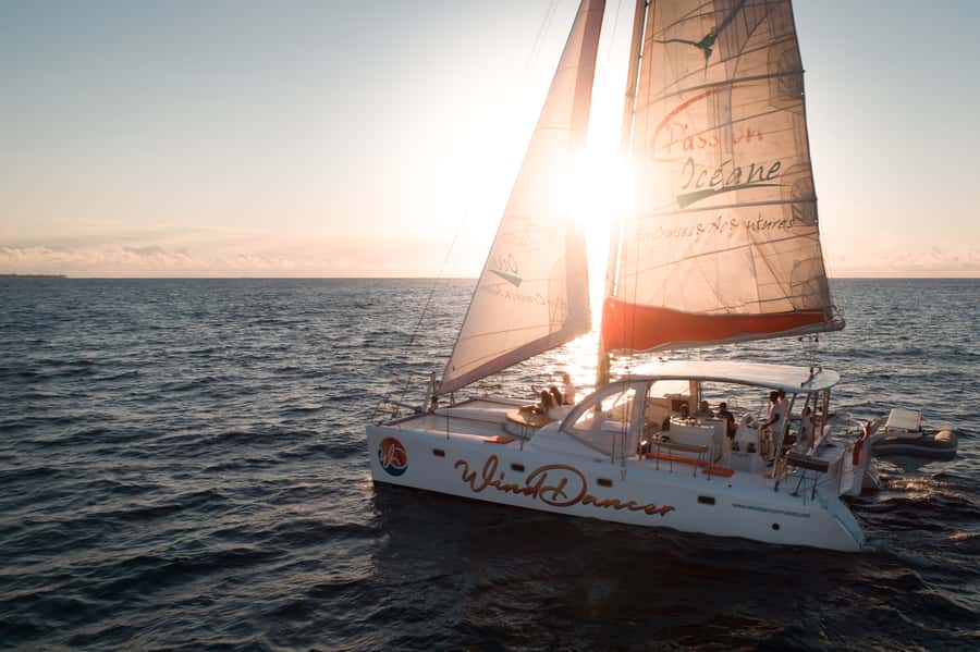 Grand Baie: Cocktail & Sunset Catamaran Cruise - The 2-hour cruise rhythm: from boarding to golden hour