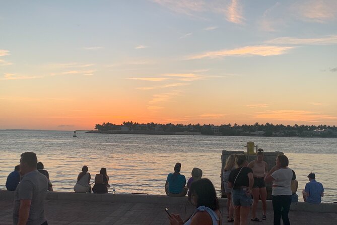 Key West Waterfront Cocktail Walk to Mallory Square’s Sunset Celebration! - A stop-by-stop plan that keeps the walk moving