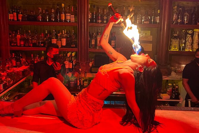 LA Hidden Bars and Speakeasy Experience - Stop one: old Hollywood elegance and swanky art-deco vibes