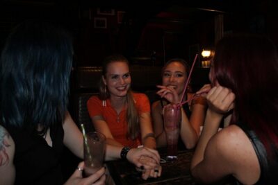 Ladies Night Party Tour in Hamburg including cocktail, sparkling wine and shots - Stop 1: Reeperbahn Warm-Up in 20 Minutes