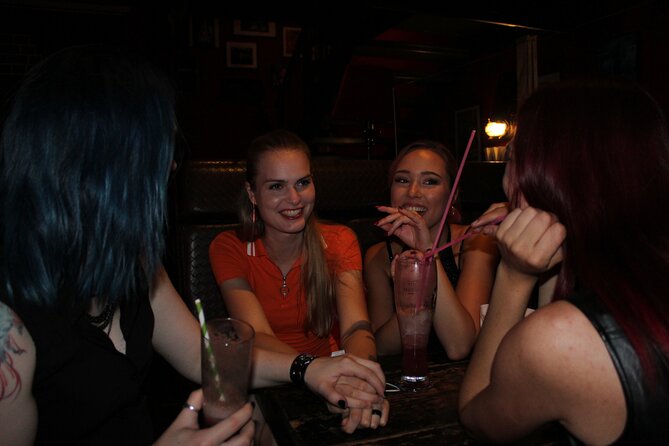 Ladies Night Party Tour in Hamburg including cocktail, sparkling wine and shots - Stop 1: Reeperbahn Warm-Up in 20 Minutes