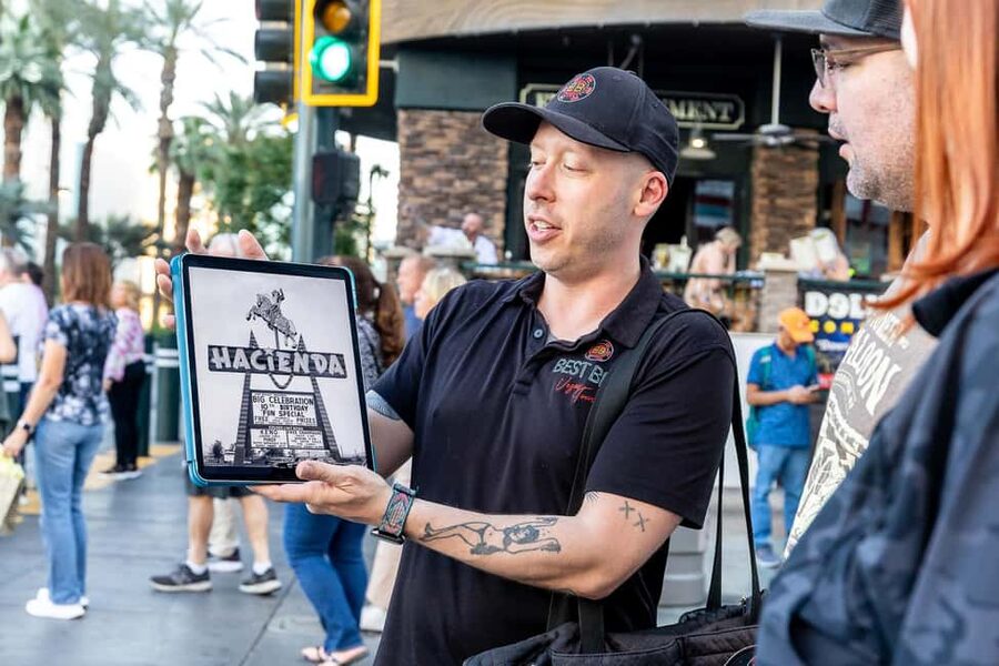 Las Vegas: Fremont Cocktail Crawl & Guided Walking Tour - Should you book this Fremont Cocktail Crawl?