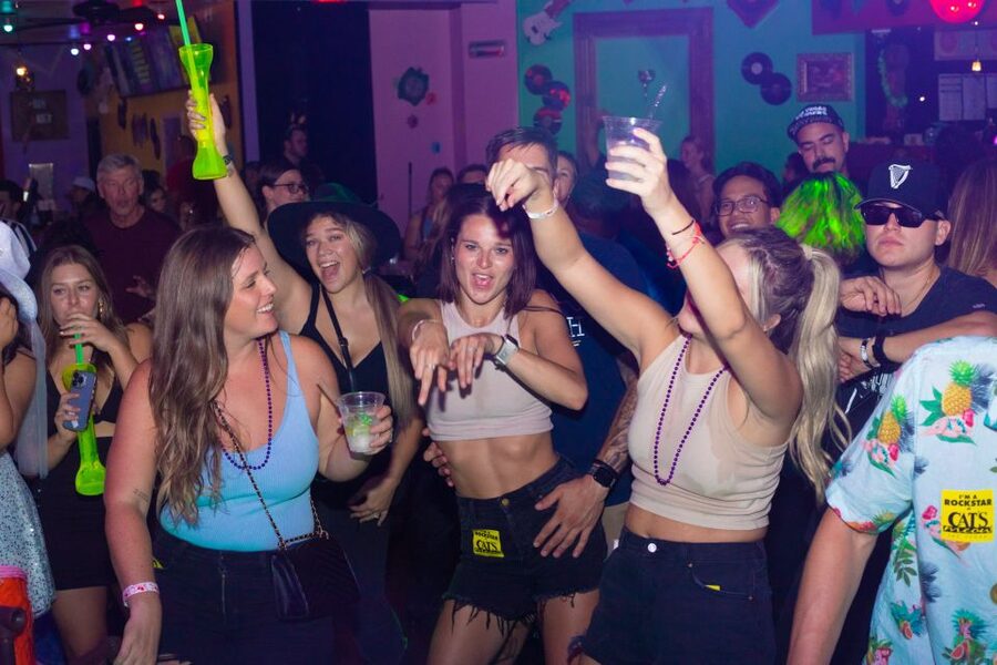 Las Vegas Fremont Street Bar Crawl (party bus add-on option) - Drinks specials: your best strategy for getting value