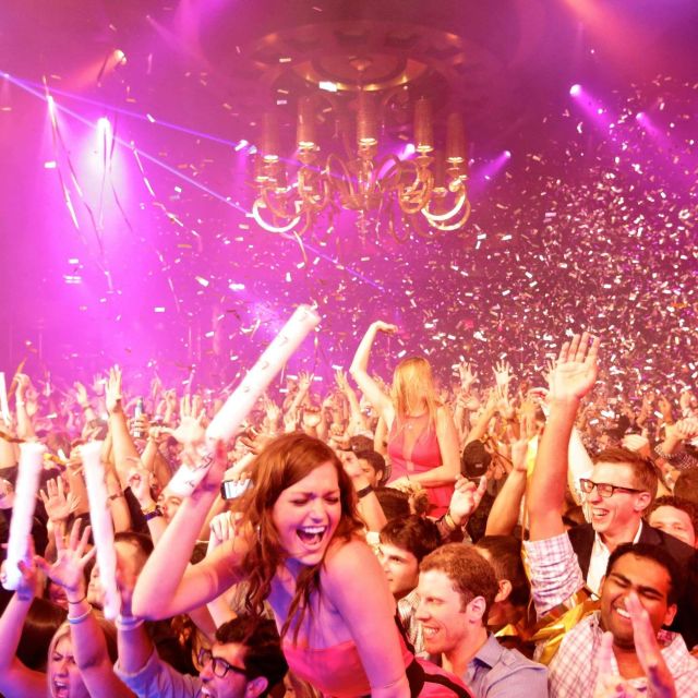 Las Vegas: Nightclub and Bar Crawl with Party Bus and Drinks - How the 3.5-Hour Strip Party Flows