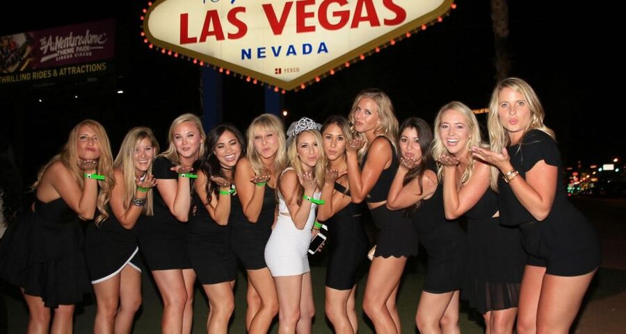 Las Vegas: Nightclub and Bar Crawl with Party Bus and Drinks - VIP Entry and Included Covers: Where the Money Makes Sense