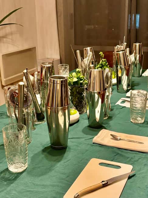 Lyon: Cocktail workshop in your home - Keepsakes: photos and a souvenir video option