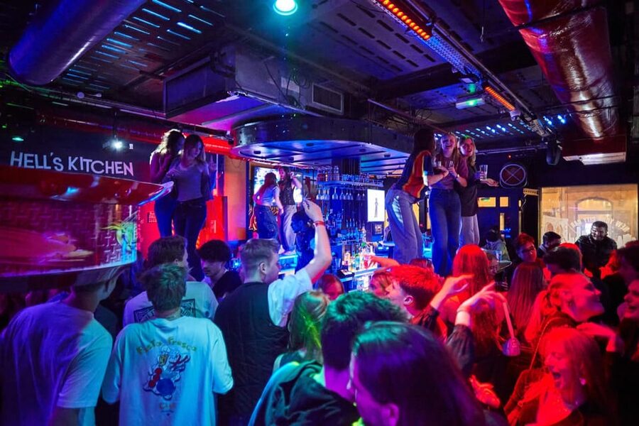 Lyon: Riviera Bar Crawl Party with Free Shots and Vip Entry - Lyon nightlife, turned into a party plan
