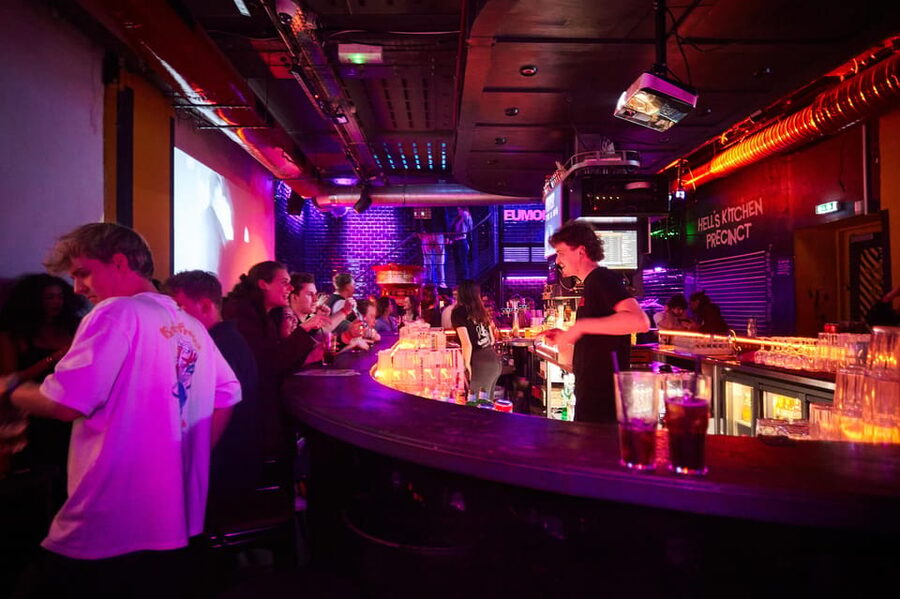Lyon: Riviera Bar Crawl Party with Free Shots and Vip Entry - Drink deals and your expectations: use them like tools