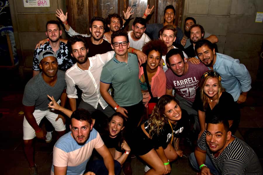 Melbourne: Weekly Bar Crawl: 5 Free shots, Club Entry - Price and what the $17 actually buys you