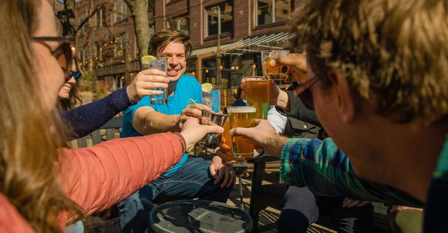 Minneapolis Historical Bar Crawl: Hidden Bars & Stories - Why Minneapolis liquid-history drinks work so well