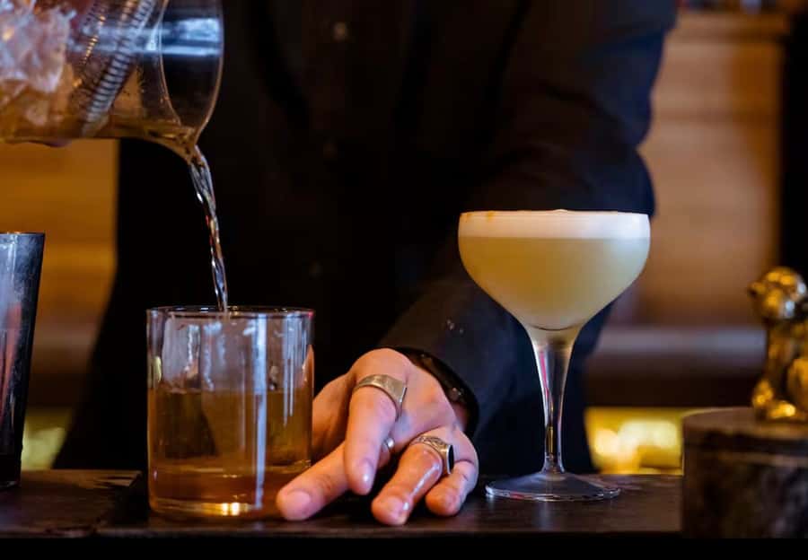 Nairobi bar crawl:Drink and Mingle - Meeting at Fortis Tower: how you find Caroline and get underway