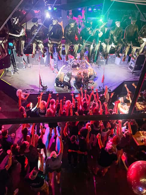 Nashville: Live Music Bar Crawl with Local Artists - Printers Alley, 2nd Avenue, Broadway: what each district adds to your night