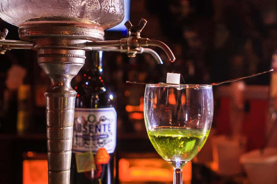 New Orleans: Afternoon Cocktail Walking Tour with Drinks - Why this afternoon cocktail walk is worth your time