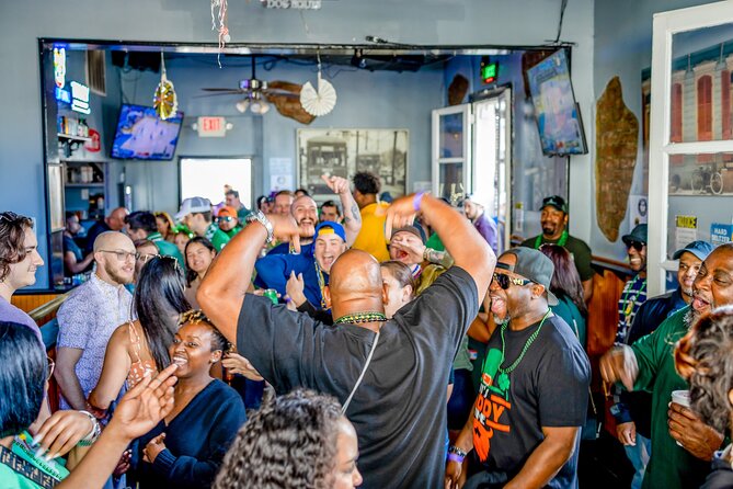 New Orleans Bourbon Street Bar Crawl w/ Shots & Souvenir Cup - Who This Bar Crawl Fits Best