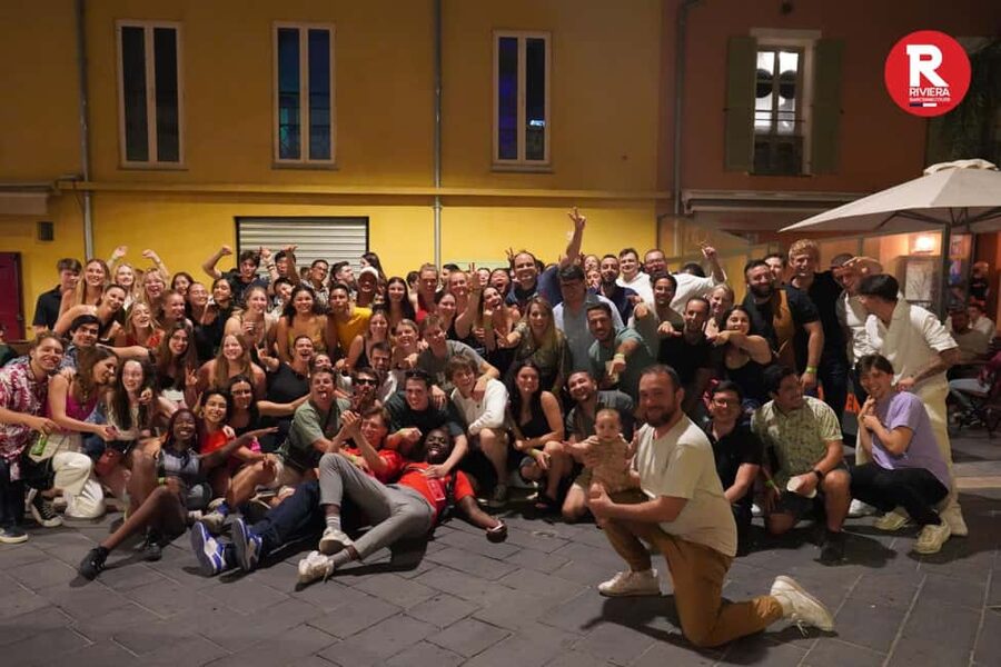 Nice: Ultimate Party Bar Crawl Free Shots & VIP Club Entry - Old Town Nice: Finding the Best Bars Without Losing Your Group