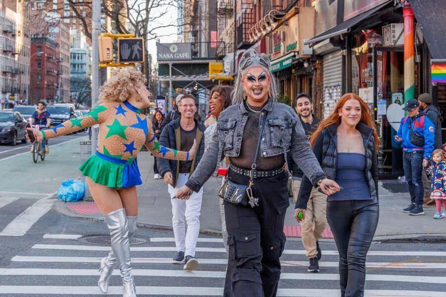 NYC: Drag Highlights - Bar Crawl & Show – Drinks Included! - From Lounge Bar to Drag Hot Spot: Timing, Walking, and How to Get a Great View