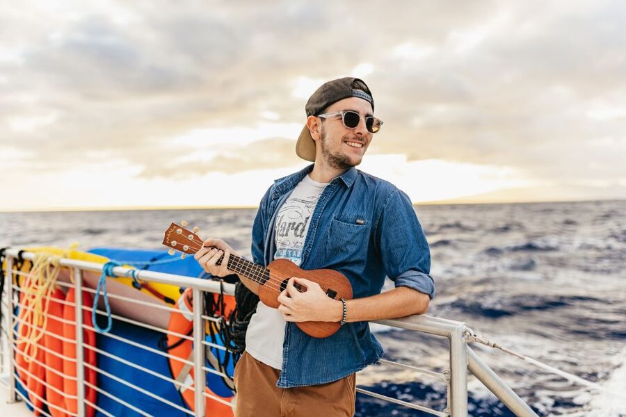 Oahu: Waikiki Sunset Catamaran Cocktail Cruise - Crew and captain: the difference between a ride and an experience