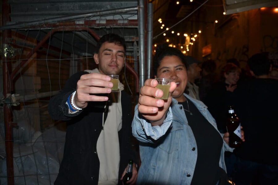 Palermo: Guided Bar Crawl with Shots and Discounts on Drinks - How long you stay at each bar: 30 minutes to 1 hour, tuned to the crowd