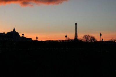 Paris Darkest Tales A Night of Secrets and Legendary Bar Tour - Meeting at Parvis Notre-Dame and why the opening matters