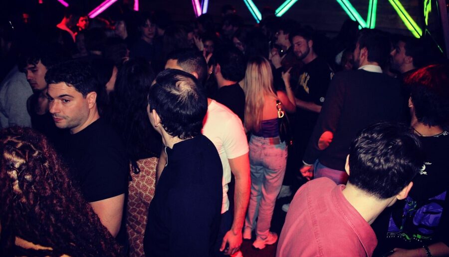 Paris Nightlife Bar Crawl: Free Shots & Club Entry - Who this is best for (and who it may not suit)