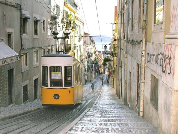 Private Pub Crawl in Lisbon - Key things that make this Lisbon pub crawl work