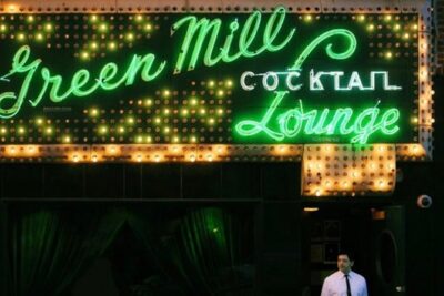 Private Speakeasy Pub Crawl in Chicago with Local Historian - Your historian guide: what the stories add to the night