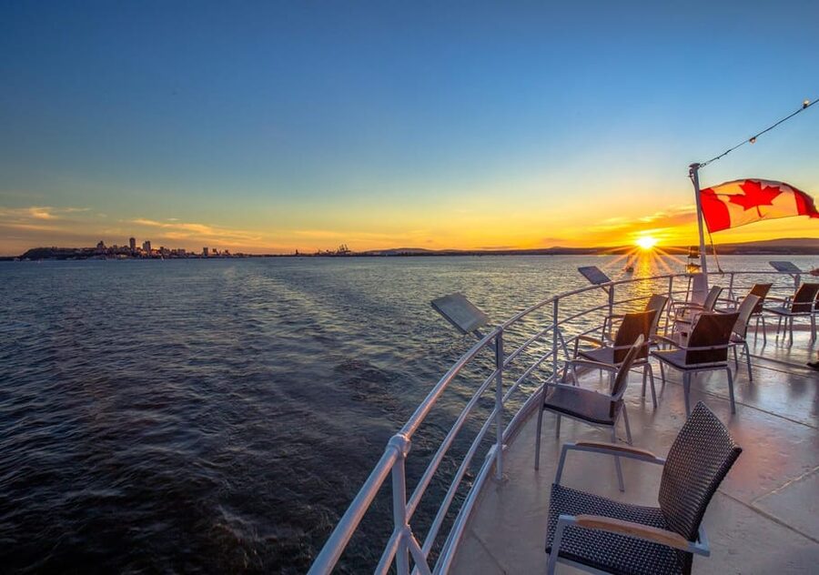 Québec City: 2-Hour Cocktail & DJ Evening Cruise - The included cocktail: good value, but don’t over-expect choices