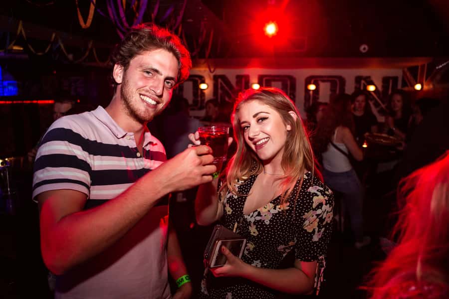 Queenstown: Bar Crawl with 5 Free Shots and Pizza - Who should book this Queenstown nightlife experience