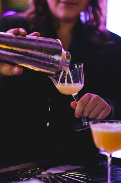 Rotterdam: Summer Cocktail Cruise - Getting comfortable onboard: what to plan for