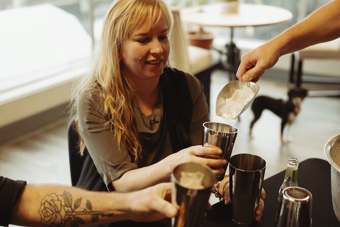 Seattle Hands On Cocktail Class - Timing and meeting point: planning your 4:00 pm start
