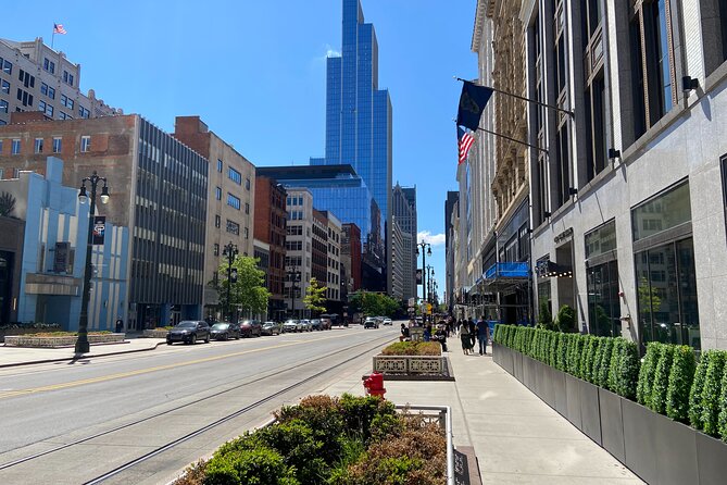 Small Group Walking Bar Tour - The Guardian Building stop: architecture that sets the mood