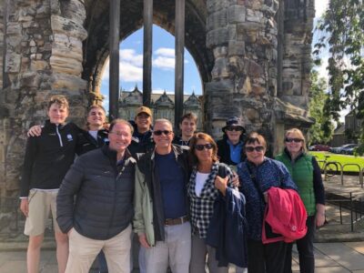 St Andrews: City Highlights Walking Tour with Cocktail - Start at Martyrs’ Monument: Getting Oriented Fast
