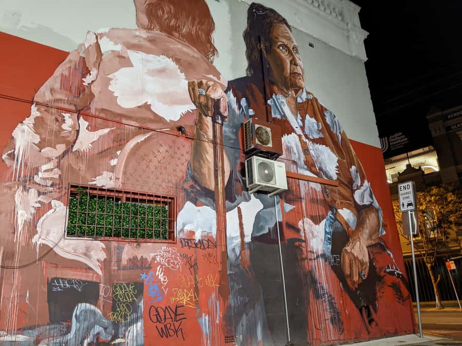 Sydney: Street Art & Small Bar Tour with Complimentary Drink - The best part for solo travelers and couples: social energy without awkwardness