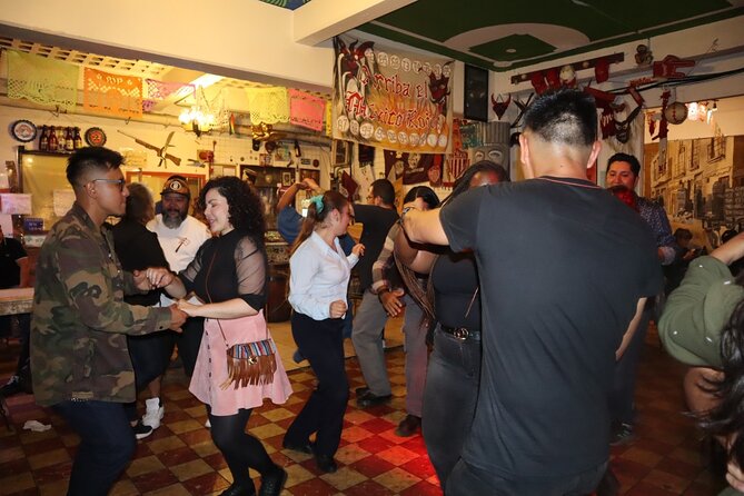 The Mexico City Pub Crawl: A real chilango night - What to bring: practical tips that make the night easier