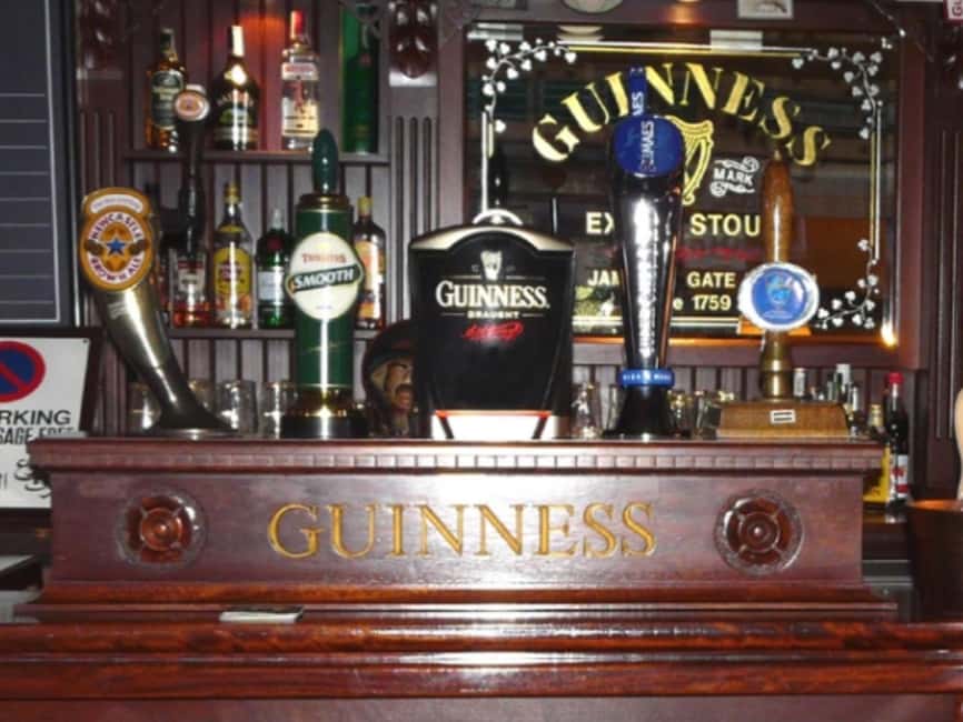 Verona Guided Bar Crawl in the Old Town - Piazza Bra start point: how you find the group quickly