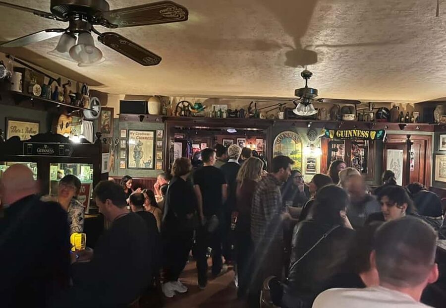 Verona Guided Bar Crawl in the Old Town - Local host + icebreakers: turning awkward hellos into friends fast