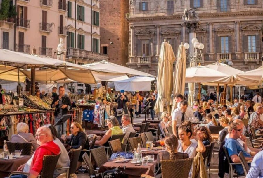 Verona Guided Bar Crawl in the Old Town - Street-and-square nightlife instead of a club dance floor