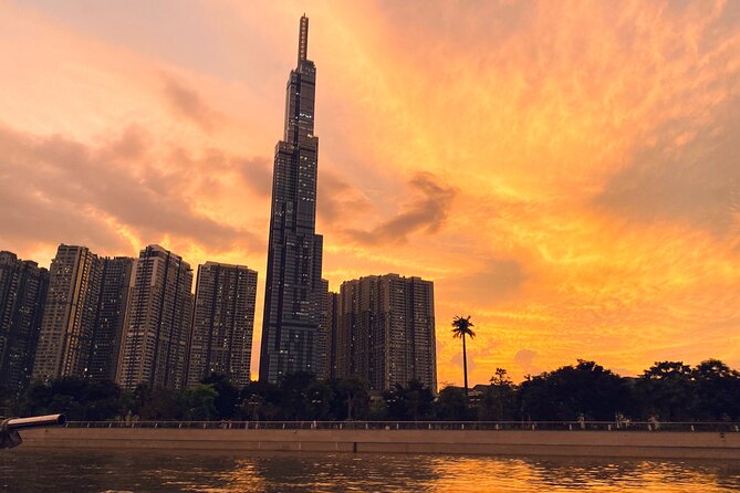 VIP Tour in Saigon: Romantic Sunset Cocktail by SpeedBoat - Guides and hosts: why the experience feels smoother on board
