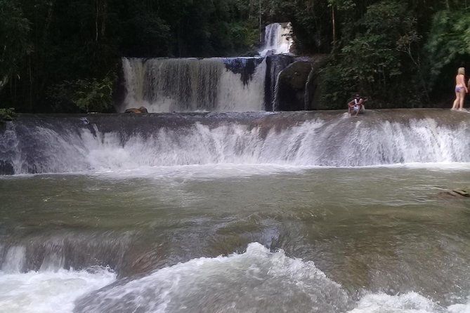 YS Falls & Pelican Bar Tour - Stop 2: Floyd’s Pelican Bar and the Reality of the Vibe